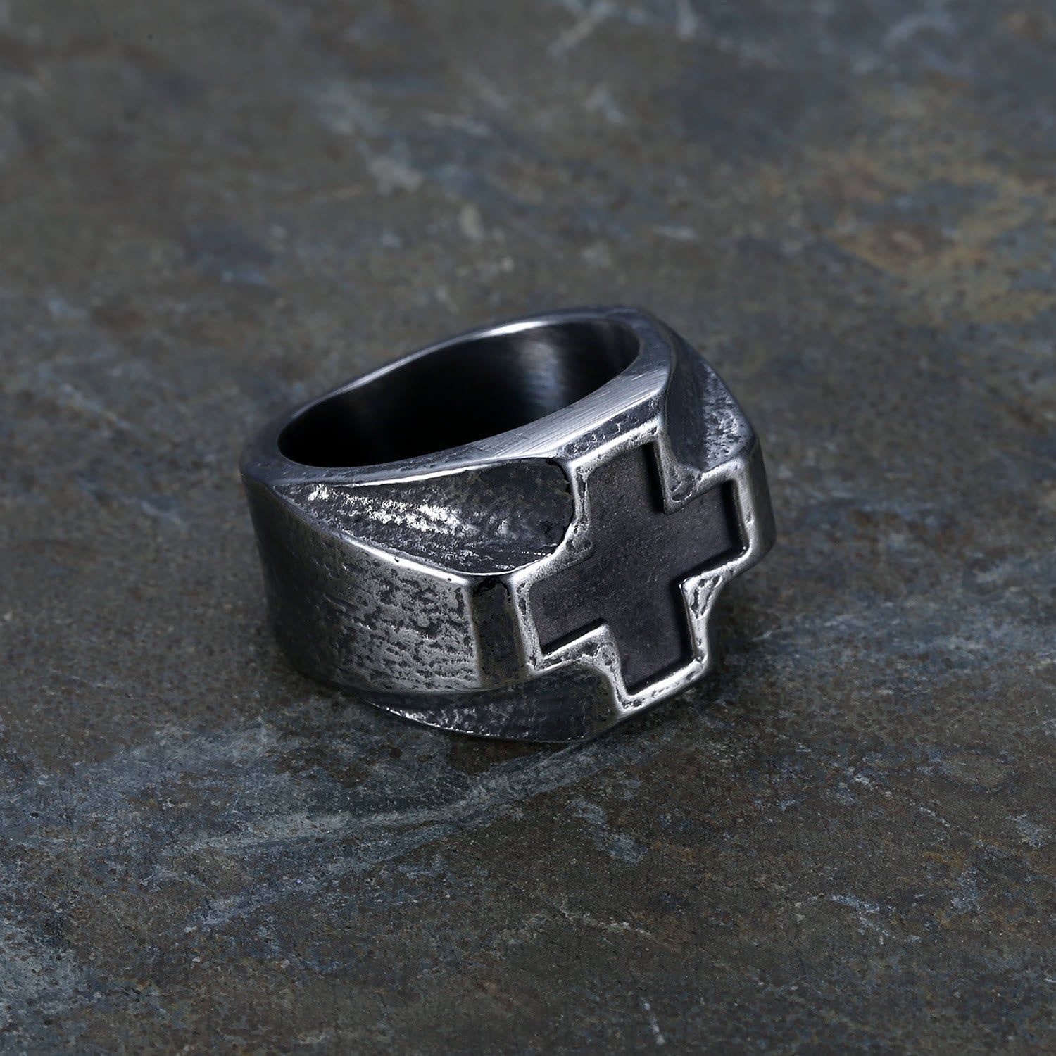 Anillo de Fe de Acero Inoxidable con Cruz Grabada Estilo Metal Pesado