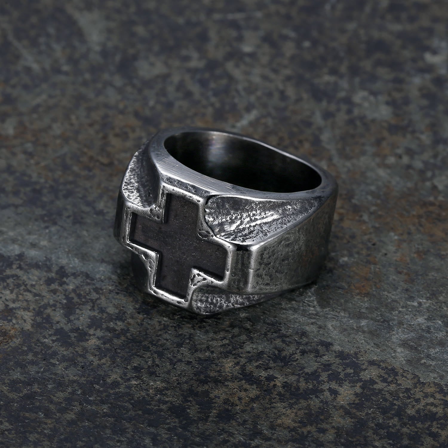 Anillo de Fe de Acero Inoxidable con Cruz Grabada Estilo Metal Pesado