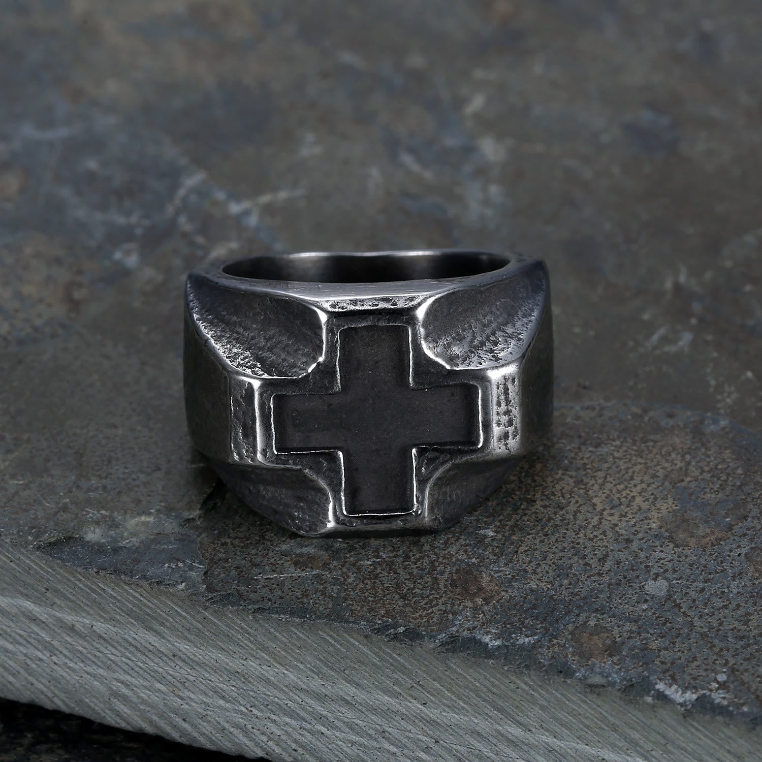 Anillo de Fe de Acero Inoxidable con Cruz Grabada Estilo Metal Pesado