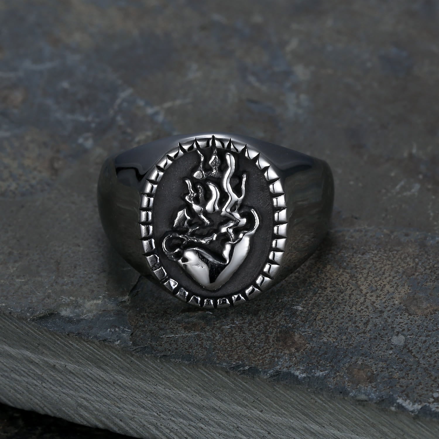Anillo de Fe de Acero Inoxidable con Sagrado Corazón de Jesús Grabado Estilo Retro Clásico