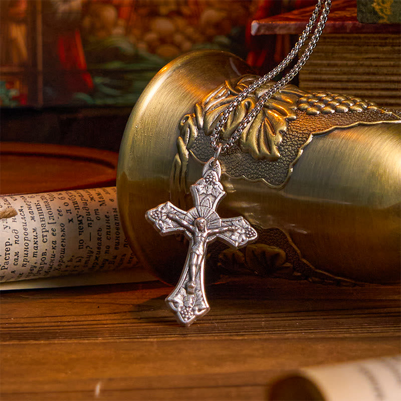 Collar con Dije Crucifijo de Jesús con Hojas de Vid y Patrón Retro Exclusivo