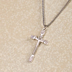 Collar Minimalista con Dije Crucifijo de Jesús con Rosas de Diseño Exclusivo