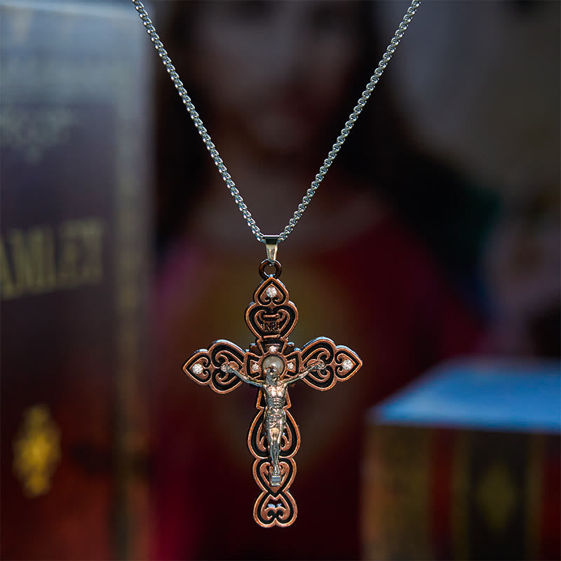 Collar con Dije Crucifijo de la Trinidad con Perla y 3 Gemas en 6 Colores