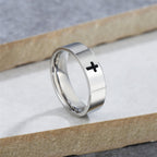 Anillo de Fe de Titanio con Cruz Grabada Brillante Estilo Minimalista