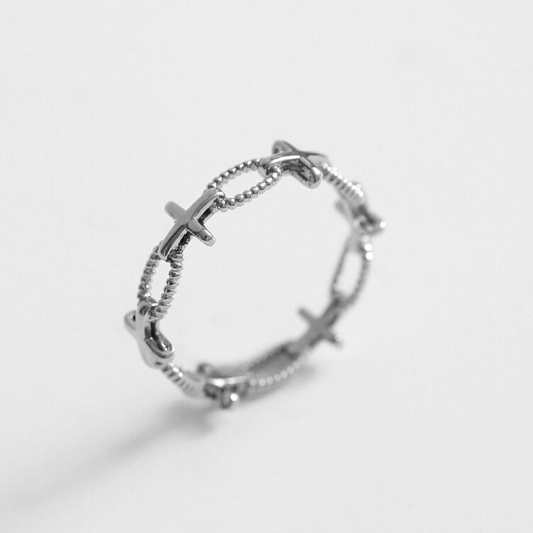 Anillo de Fe con Cruz Grabada Estilo Retro Minimalista