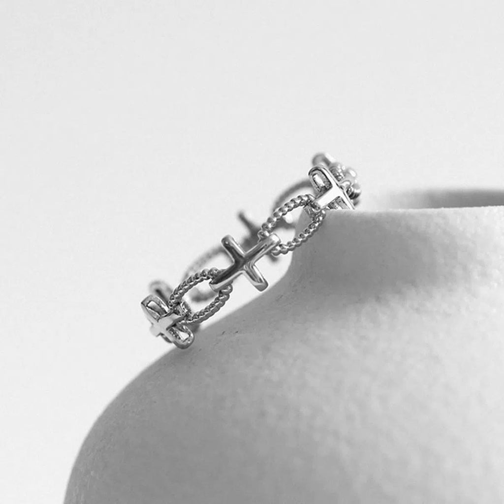 Anillo de Fe con Cruz Grabada Estilo Retro Minimalista
