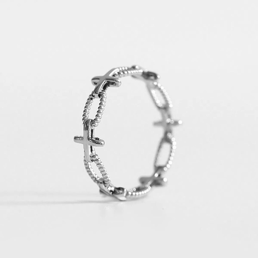 Anillo de Fe con Cruz Grabada Estilo Retro Minimalista