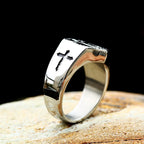 Anillo de Fe de Acero Inoxidable con Cruz Grabada Estilo Retro Minimalista