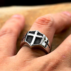 Anillo de Fe de Acero Inoxidable con Cruz Grabada Estilo Retro Minimalista