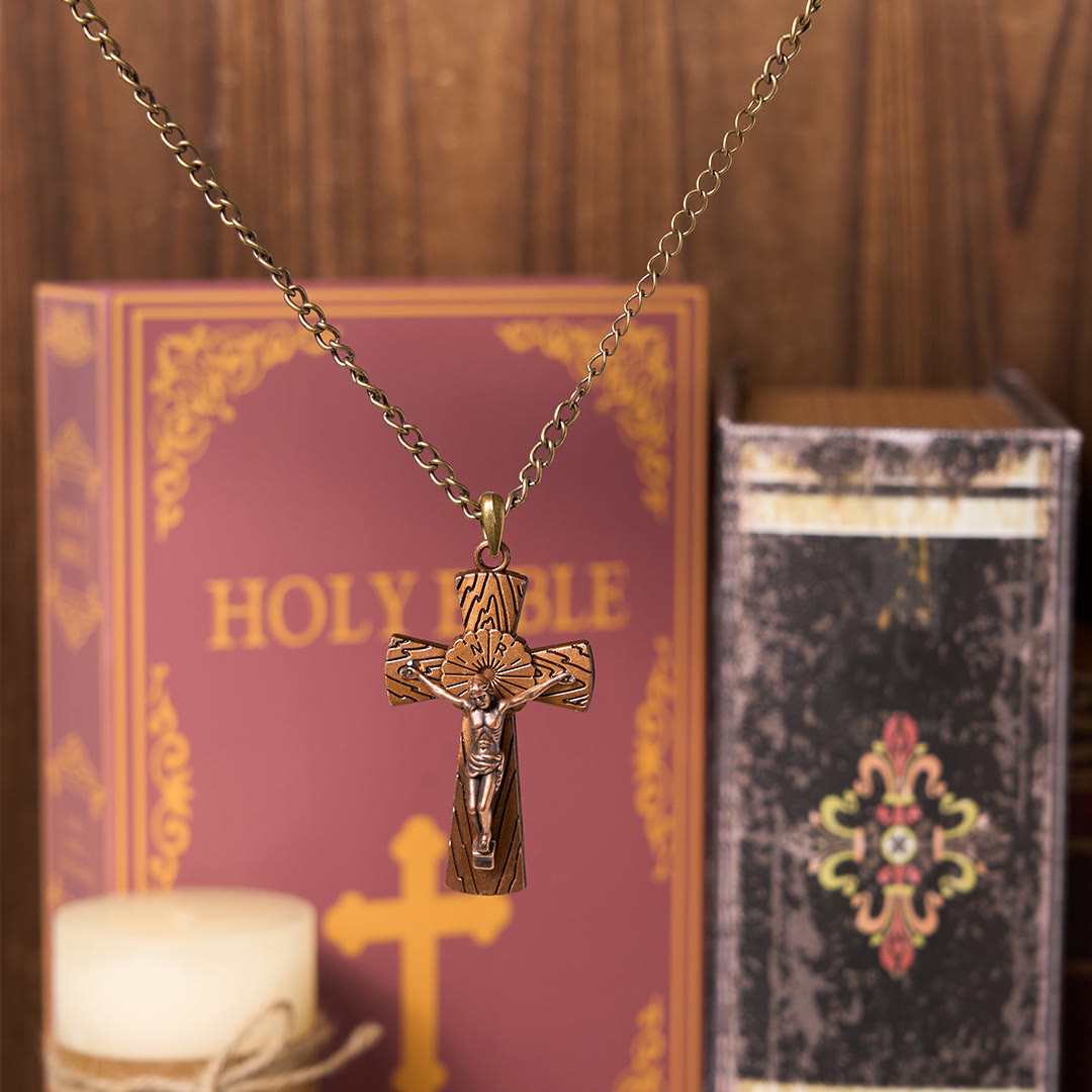 Collar de Acero de Titanio con Dije de Cruz de Jesús con Patrón de Árbol Estilo Retro