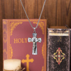 Collar de Acero de Titanio con Dije de Cruz de Jesús con Patrón de Árbol Estilo Retro