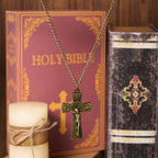 Collar de Acero de Titanio con Dije de Cruz de Jesús con Patrón de Árbol Estilo Retro
