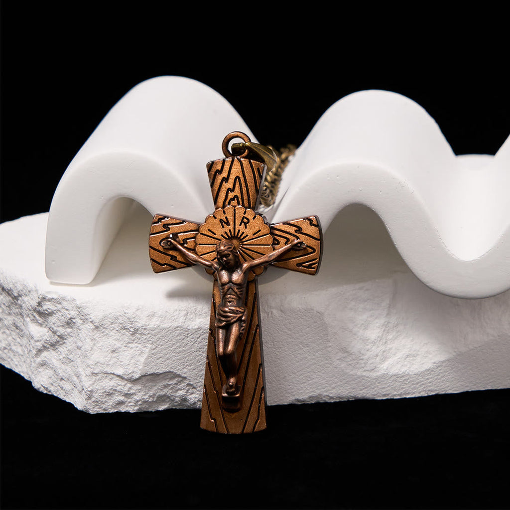 Collar de Acero de Titanio con Dije de Cruz de Jesús con Patrón de Árbol Estilo Retro