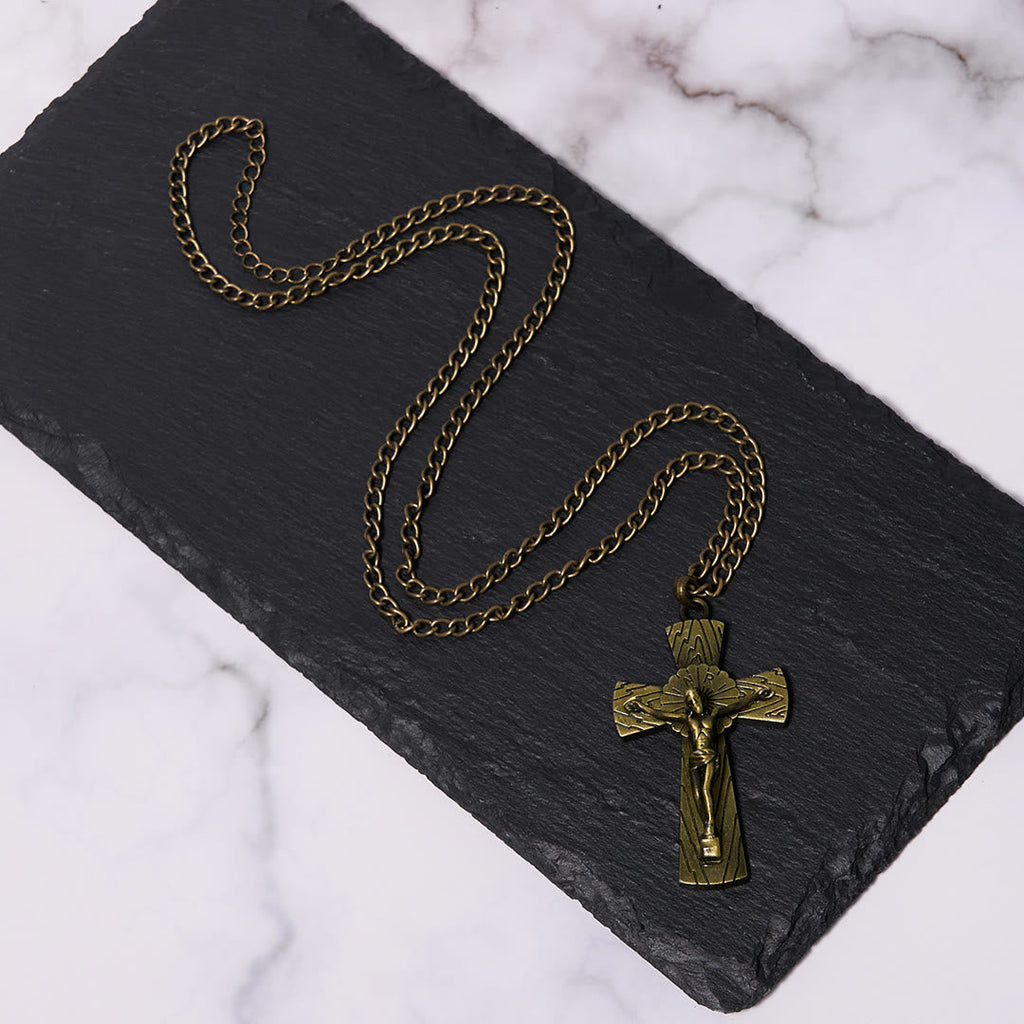 Collar de Acero de Titanio con Dije de Cruz de Jesús con Patrón de Árbol Estilo Retro