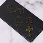 Collar de Acero de Titanio con Dije de Cruz de Jesús con Patrón de Árbol Estilo Retro