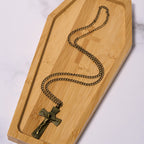 Collar de Acero de Titanio con Dije de Cruz de Jesús con Patrón de Árbol Estilo Retro