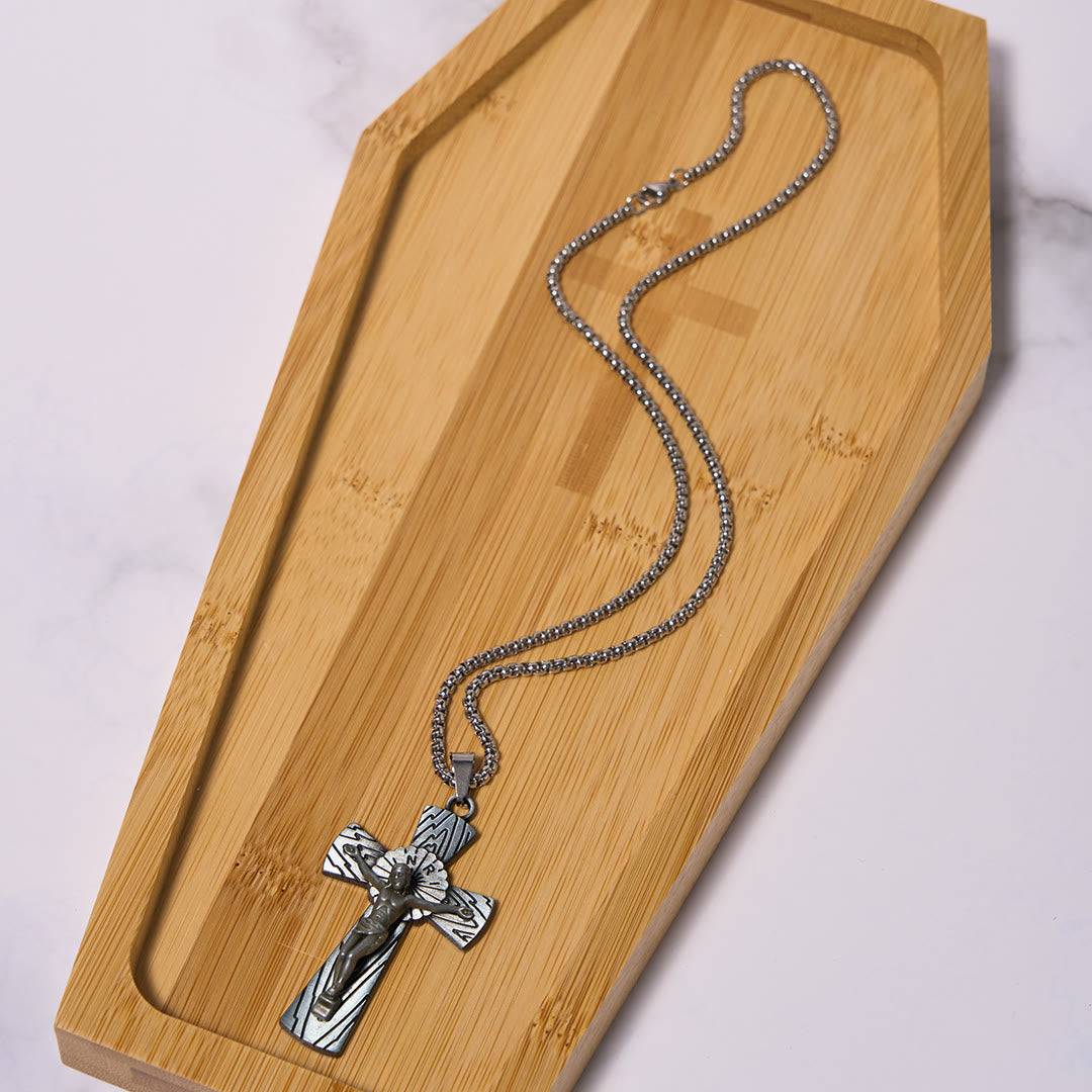 Collar de Acero de Titanio con Dije de Cruz de Jesús con Patrón de Árbol Estilo Retro