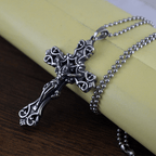 Collar Crucifijo Ornamentado - Símbolo Profundo de Devoción y Fe Eterna