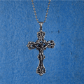 Collar Crucifijo Ornamentado - Símbolo Profundo de Devoción y Fe Eterna
