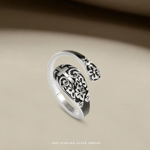 Anillo Ajustable de Plata de Ley 925 con Cruz Grabada - Elegancia en la Devoción