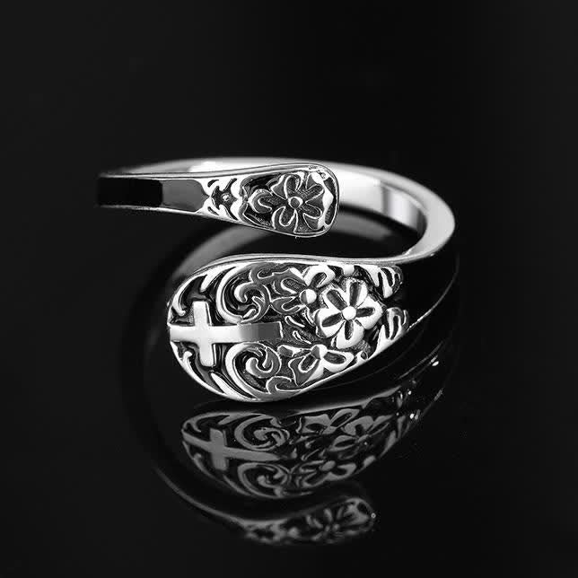 Anillo Ajustable de Plata de Ley 925 con Cruz Grabada - Elegancia en la Devoción