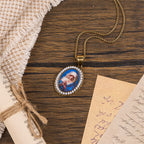 Collar "Virgen Ruega por Nosotros" - Santa María en Oración, Símbolo Profundo de Devoción