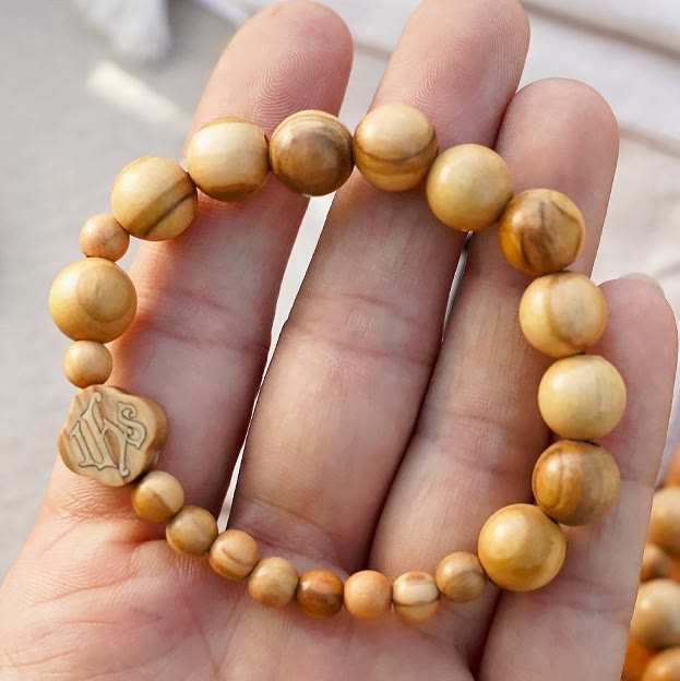 Pulsera Elástica Portátil de Rosario de Rosas en Madera de Olivo