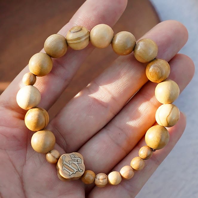 Pulsera Elástica Portátil de Rosario de Rosas en Madera de Olivo
