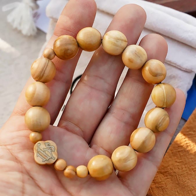 Pulsera Elástica Portátil de Rosario de Rosas en Madera de Olivo
