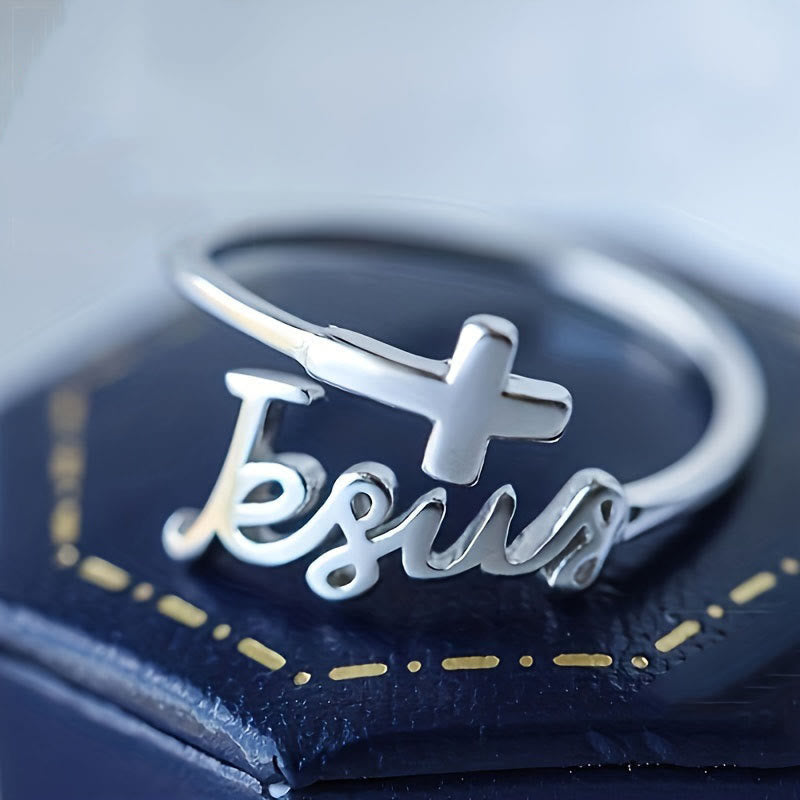 Anillo de Jesús y Cruz: Testimonio Sencillo y Profundo de Fe