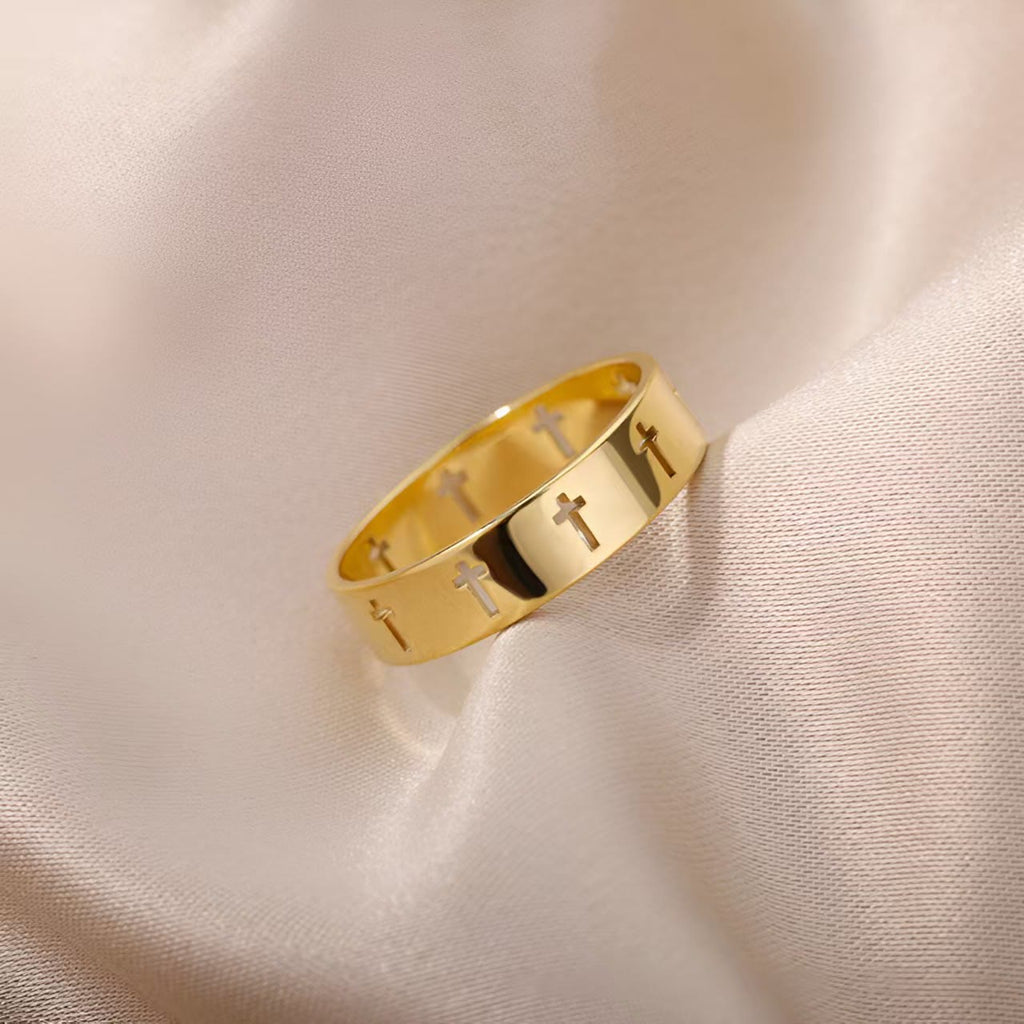 Anillo de Cruz de Oro Divino: Expresión Sencilla y Profunda de Devoción