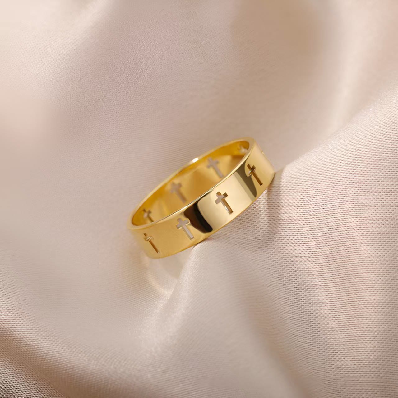 Anillo de Cruz de Oro Divino: Expresión Sencilla y Profunda de Devoción