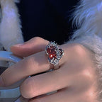 Anillo "Amor Divino y Espinas": Emblema Elegante de Devoción Espiritual