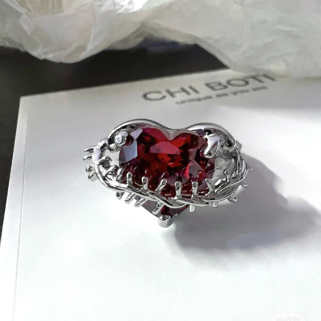 Anillo "Amor Divino y Espinas": Emblema Elegante de Devoción Espiritual