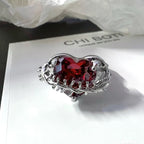 Anillo "Amor Divino y Espinas": Emblema Elegante de Devoción Espiritual