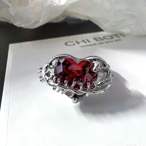 Anillo "Amor Divino y Espinas": Emblema Elegante de Devoción Espiritual