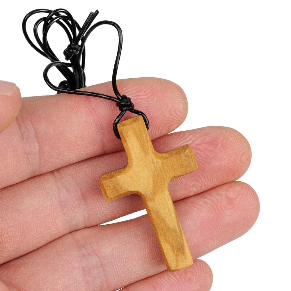 Collar Artesanal de Cruz de Madera de Olivo: Símbolo de Fe y Artesanía
