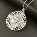 Collar Exquisito con Medalla de San Benito: Símbolo de Fe y Protección