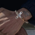 Pulsera de Hombre de Hierro y Fe: Fuerza y Redención en Cada Eslabón