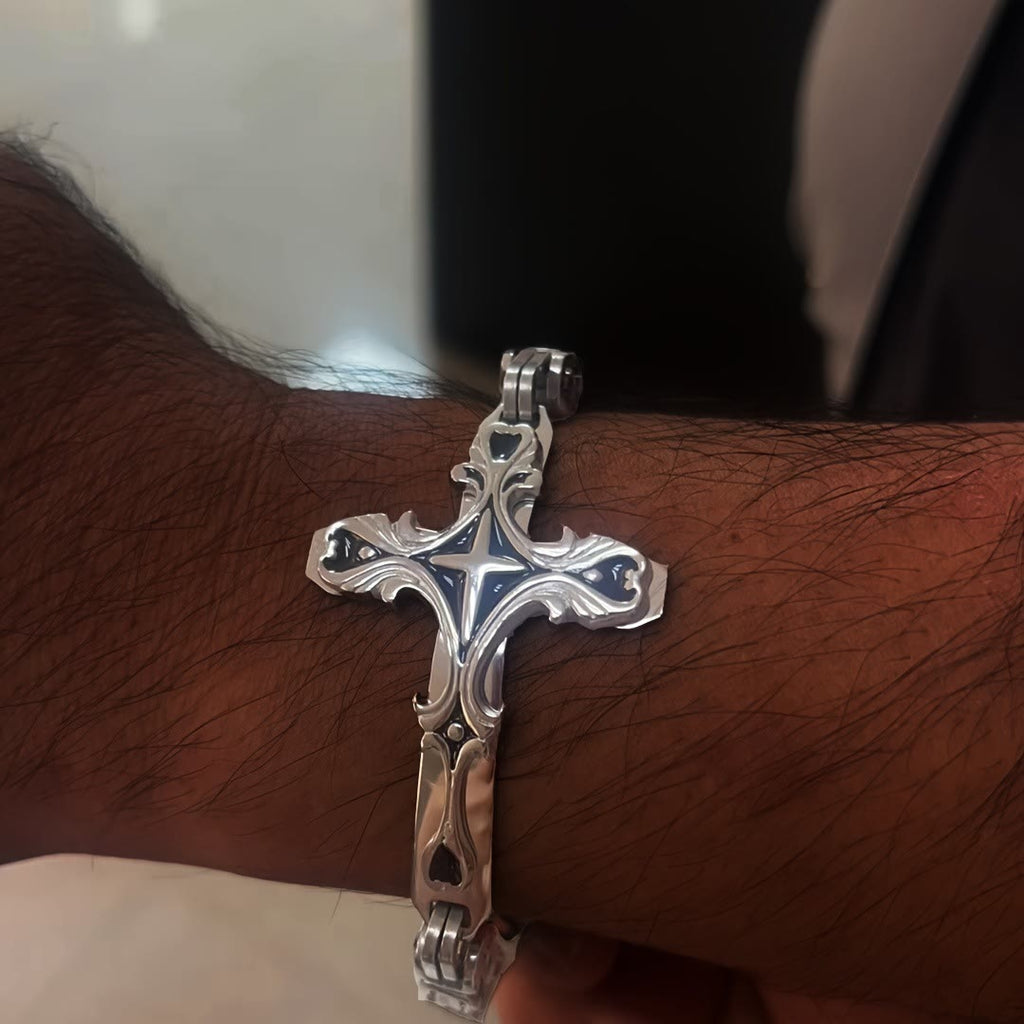 Pulsera de Hombre de Hierro y Fe: Fuerza y Redención en Cada Eslabón