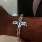 Pulsera de Hombre de Hierro y Fe: Fuerza y Redención en Cada Eslabón