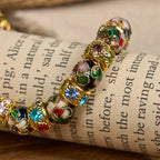 Pulsera de Fe Eterna con Cuentas Artesanales de Cloisonné: Testimonio de la Presencia de Cristo
