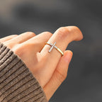 Anillo de Plata 925 con Cruz y "Confía en Dios": Símbolos de Esperanza