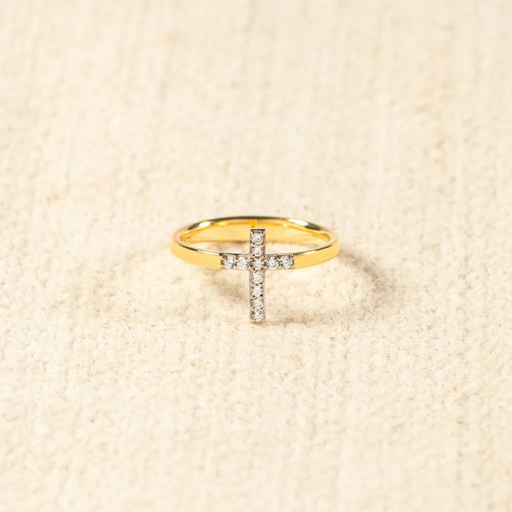 Anillo de Plata 925 con Cruz y "Confía en Dios": Símbolos de Esperanza