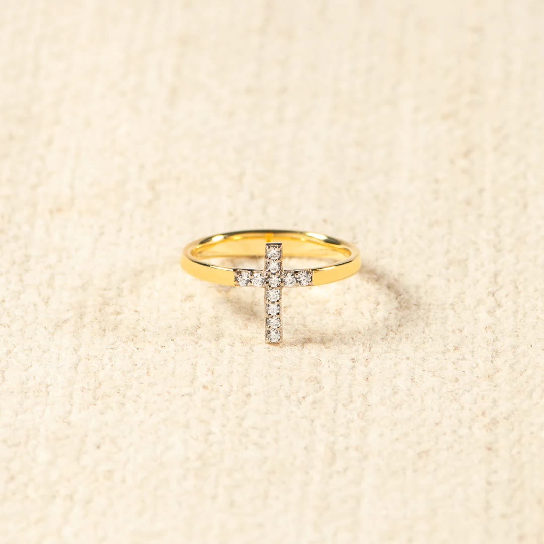 Anillo de Plata 925 con Cruz y "Confía en Dios": Símbolos de Esperanza