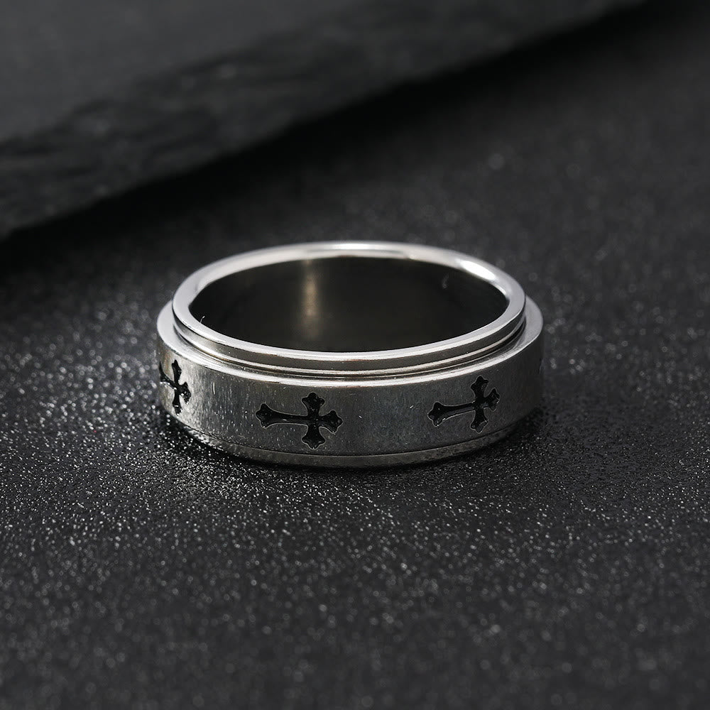 Anillo de Cruz Minimalista: El Entrelazado de la Fe y la Moda