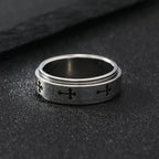 Anillo de Cruz Minimalista: El Entrelazado de la Fe y la Moda