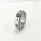 Anillo de Cruz Minimalista: El Entrelazado de la Fe y la Moda