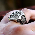 Anillo de Fe Cruz de San Benito: Símbolo de un Regalo con Amor