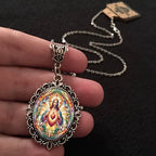 Collar del Sagrado Corazón de Jesús: Pieza Eterna que Encarna el Amor Divino